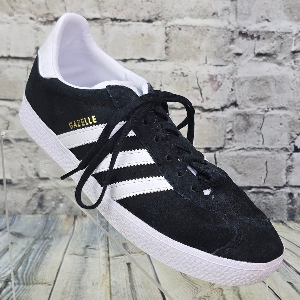 Adidas Gazelle Sneakers Mens 7 Womens 8 Black White Suede Classic Retro Low Top